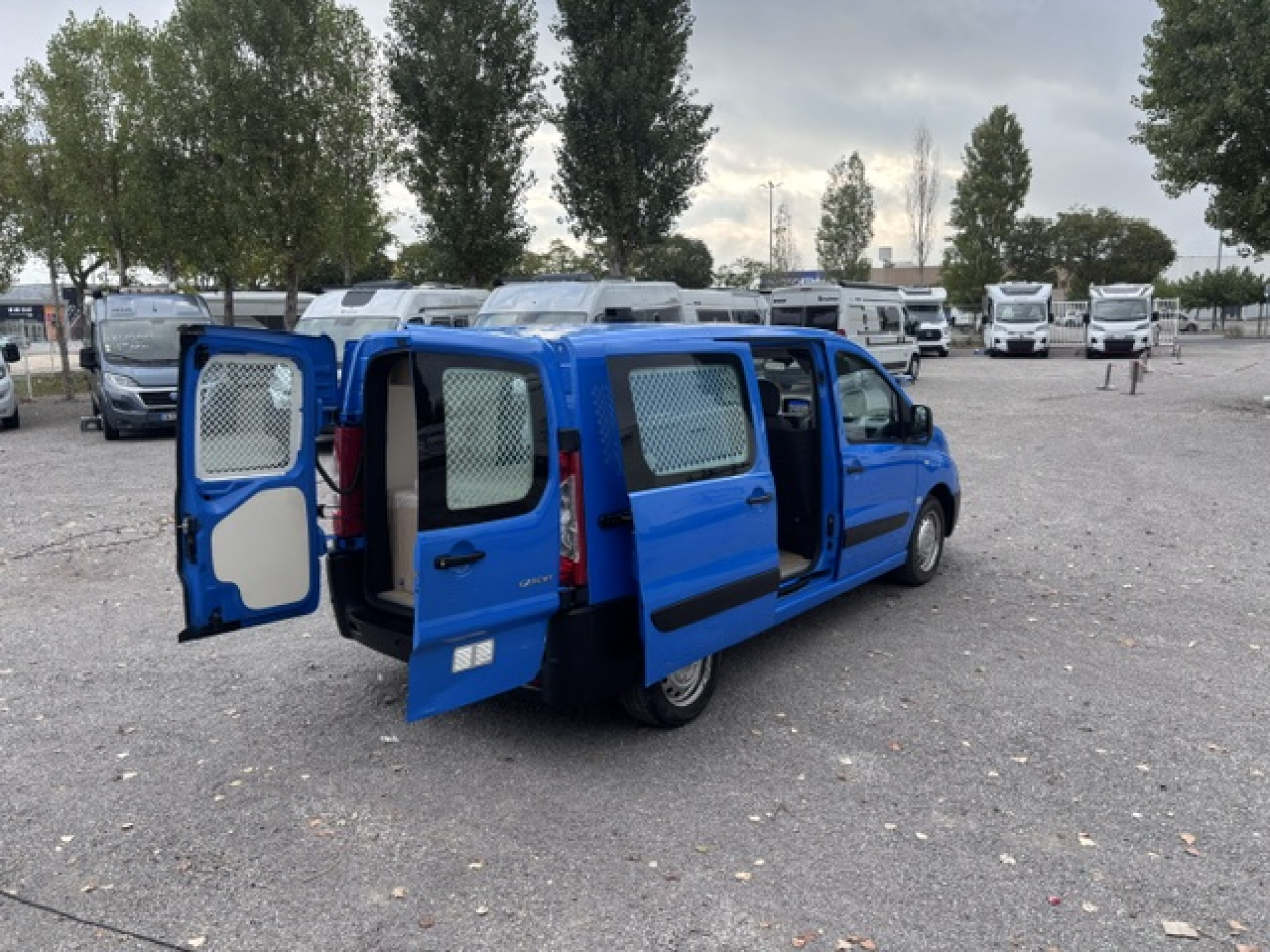 44037-02-2048.jpg